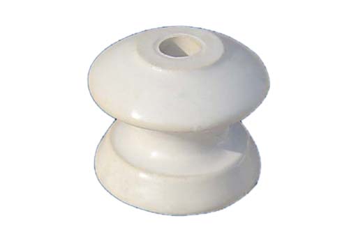 Porcelain insulator for bobbin